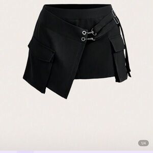 SHEIN Black Asymmetrical Skirt with Buckle Accents